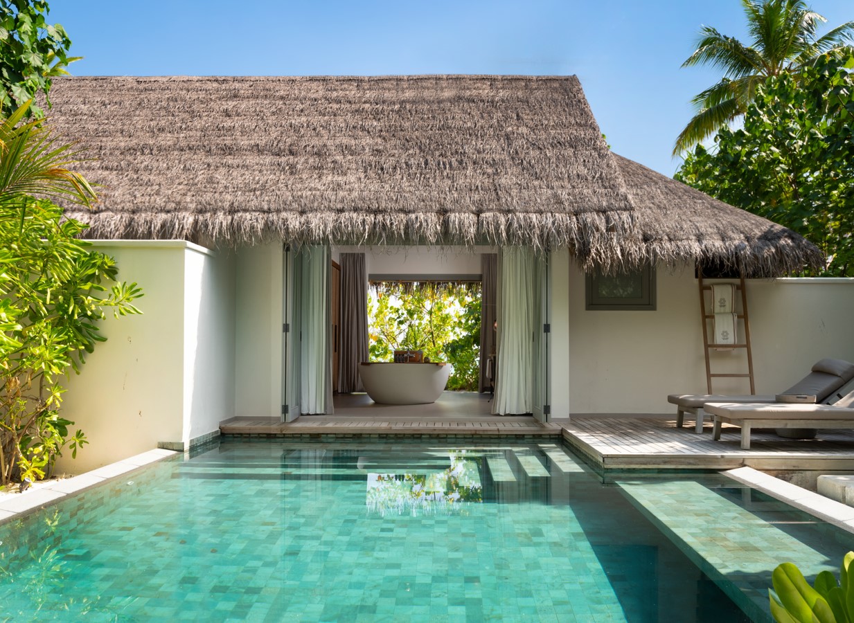 Beach Bungalows with pool in Vakkaru Maldives Resort