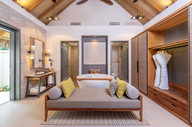 Two-bedroom beach pool retreat with fully equipped bathroom and bathtub