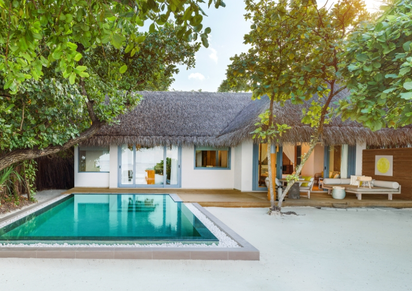Vakkaru Maldives three-bedroom beach pool villa