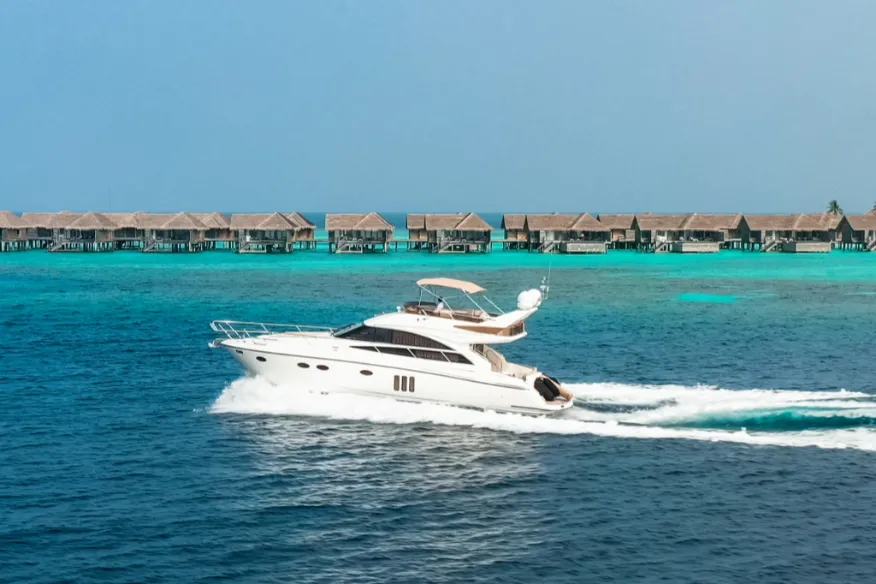 Cruises at Vakkaru Maldives with sunset yacht and snorkelling trips