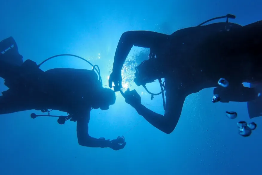 Kids scuba experience at Vakkaru Maldives with safe guided shallow dive