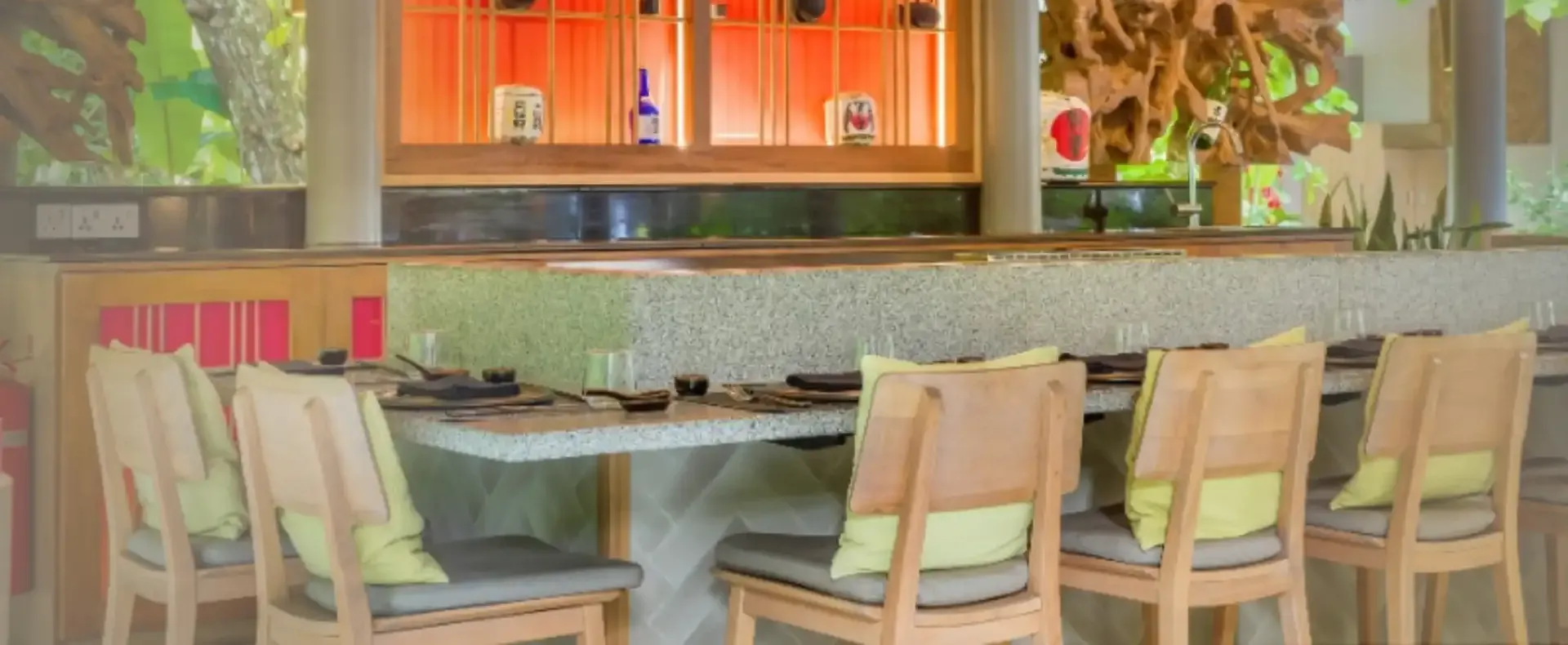 Teppanyaki dining at Vakkaru Maldives with chefs cooking live at the grill