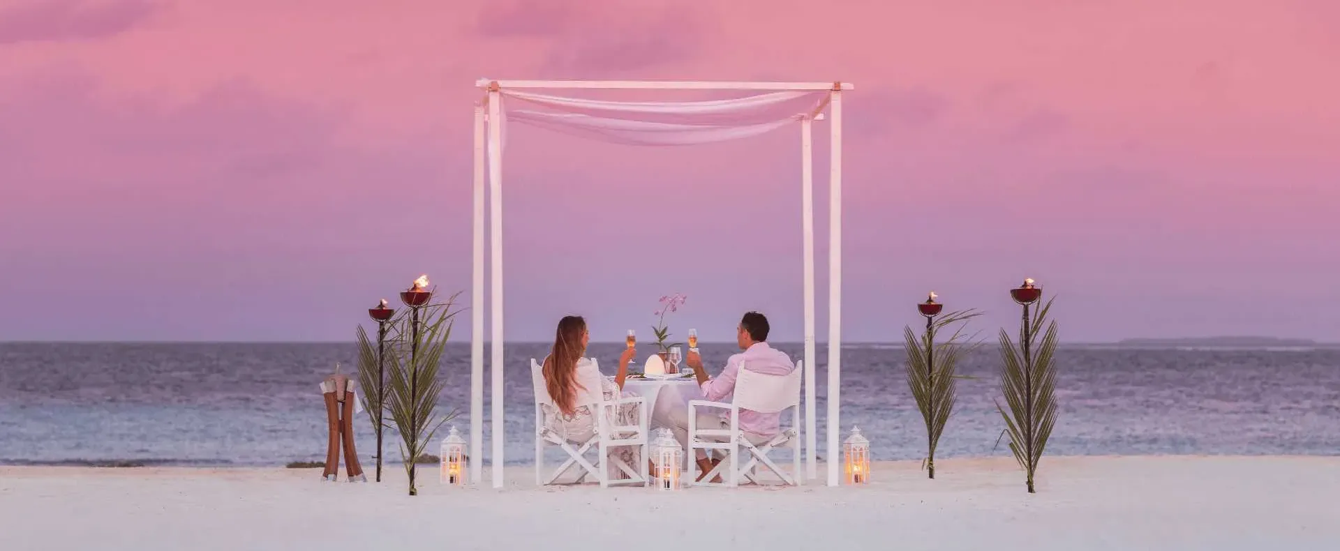 Destination dining at Vakkaru Maldives with beach picnics and candlelit meals