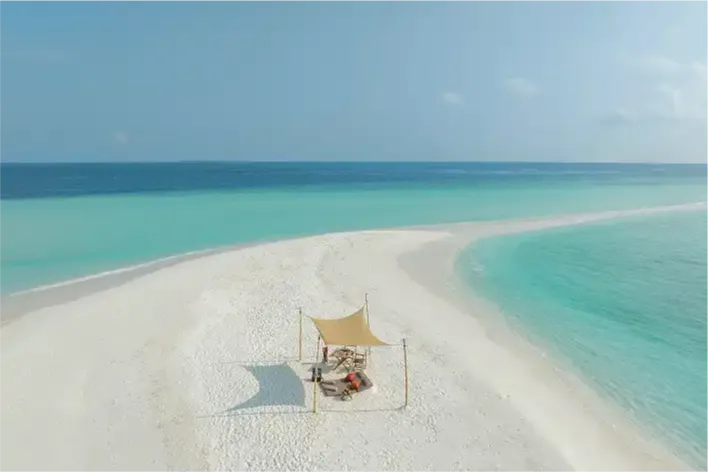Private sandbank escape at Vakkaru Maldives Residence offering secluded dining, candlelit dinners, beachside barbecues, and stargazing under the open sky.