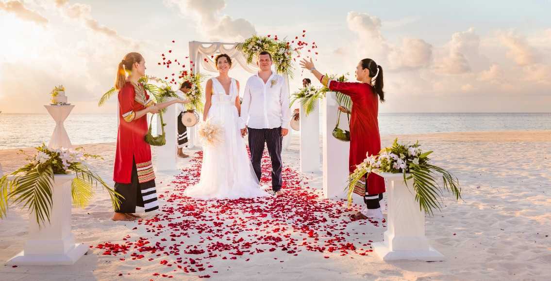 Vakkaru Maldives Wedding Venue by the beach